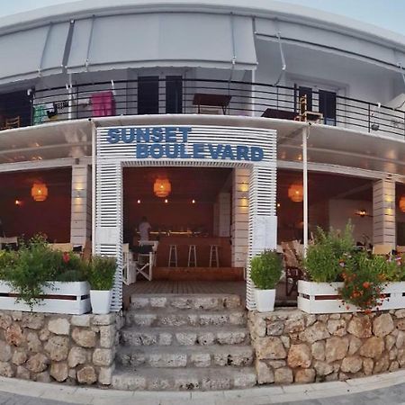 Sunset Boulevard Rooms Qeparo Exterior foto