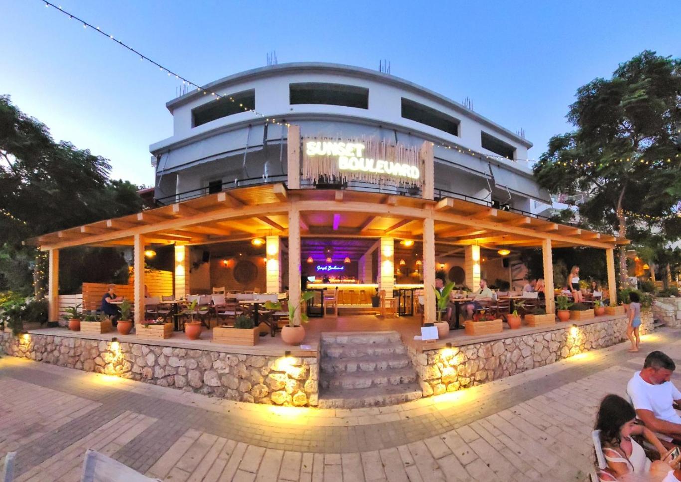Sunset Boulevard Hotel Qeparo Exterior foto